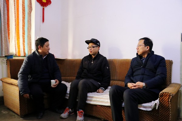 陕煤建设澄合分公司春节前慰问困难职工