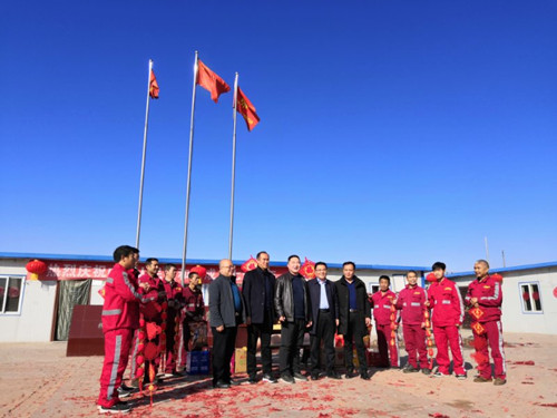 王明智、王宁春节看望慰问一线职工