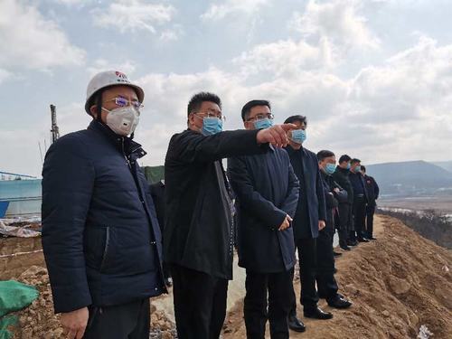 彬州市委书记钟伟、副市长冯永胜莅临银西高铁彬州东站前广场项目现场检查推进复工工作