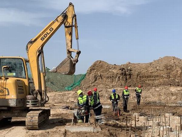 建筑工地“春耕”图