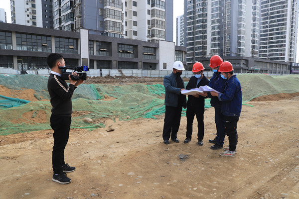 陕煤建设汉中分公司金华路项目受到汉中市新闻电视台采访