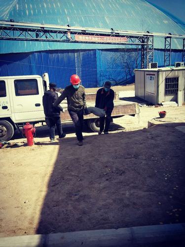 陕煤建设铜煤公司基层党员发挥模范作用助力铜煤1#2#小区交工顺利推进