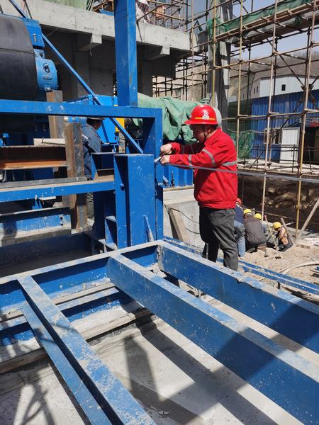 陕煤建设矿建二公司安装项目部完成车村煤矿候车安装任务并顺利通过安全检测