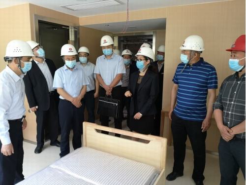陕煤实业集团董事长胡守平、总经理刘文莅临西煤机养老院项目部检查指导工作