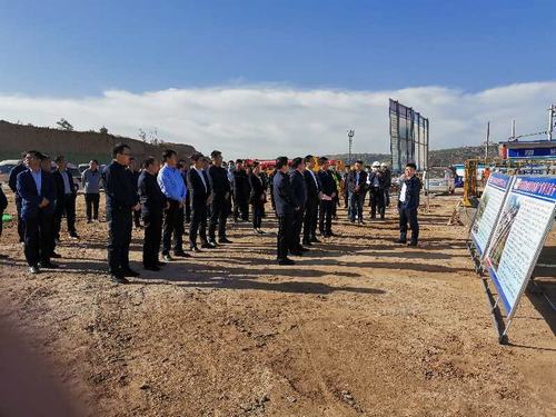 彬州市市长王宏志莅临银西高铁站前广场项目实地传达习近平总书记来陕视察重要指示精神