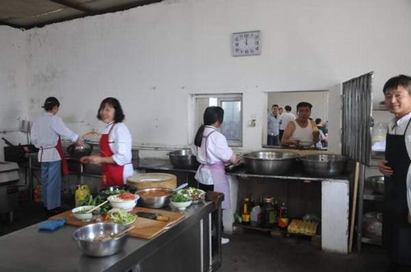 陕煤建设掘进公司:吃住无小事 从“两堂一舍”提升职工幸福指数