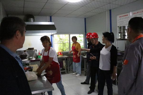 陕煤建设澄合分公司职工代表安全生产月安全巡视“辣”味足