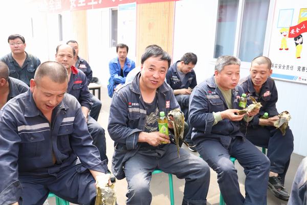 陕煤建设矿建二公司：“粽”情端午艾香情长