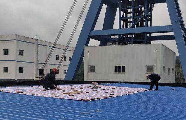 陕煤建设洗选煤运营公司安装第二项目部:雨中的赞歌