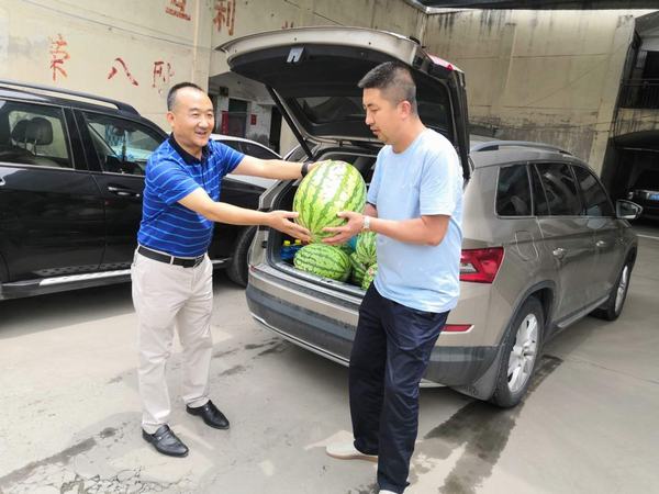 陕煤建设物资公司：夏送清凉 情系一线