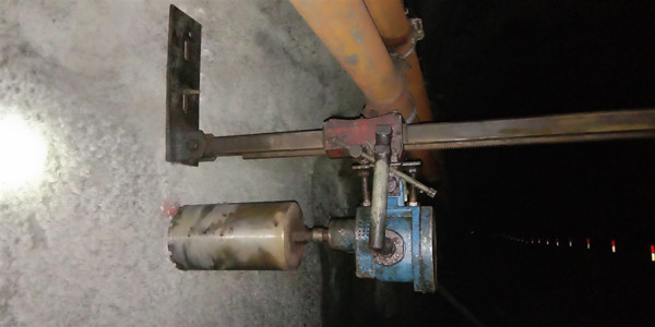 陕煤建设澄合分公司安装三队井下打孔作业有了“新利器”