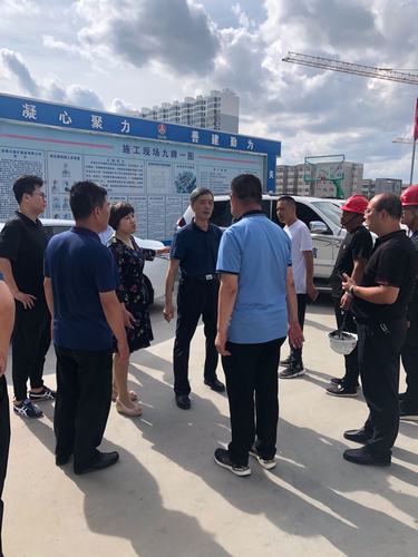 靖边县副县长苗立群一行莅临陕煤建设铜煤公司第一项目部承建的金地华府工程检查指导工作