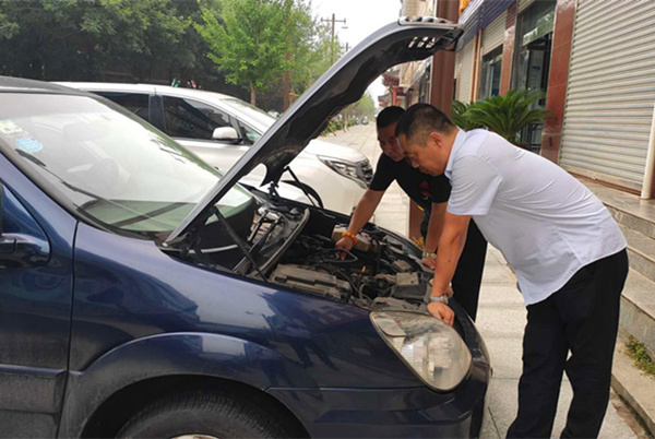 心间常念红绿灯  安全驾驶伴我行