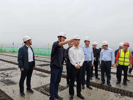 彬州市委书记钟伟莅临银西高铁彬州东站前广场项目检查指导工作