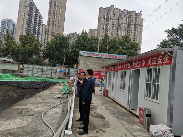 贠公法莅临智慧泊车公司施工现场检查指导工作