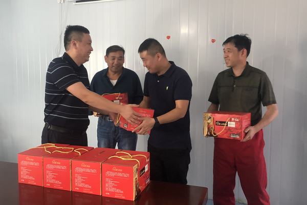 陕煤建设矿建二公司：月饼送基层祝福暖人心