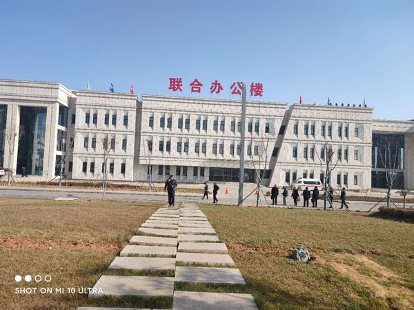 陕煤建设天工公司承建的小保当矿联合建筑工程顺利通过竣工验收