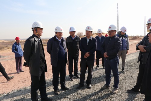 陕西铁路物流集团副总经理李博一行深入靖神铁路项目部检查指导