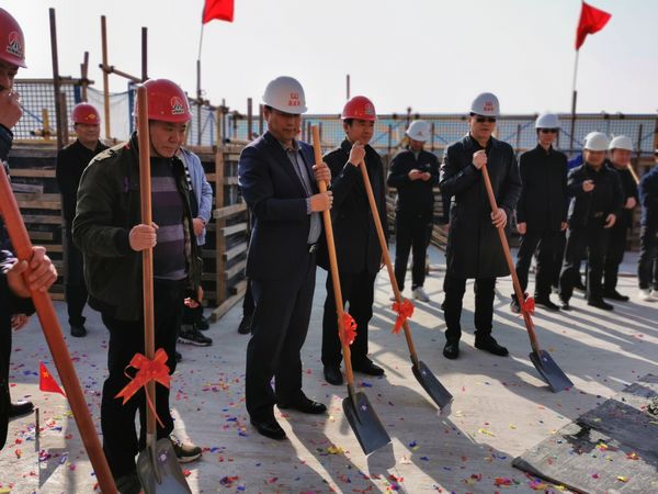 陕煤建设天工公司承建的富秦馨苑5#楼主体结构顺利封顶