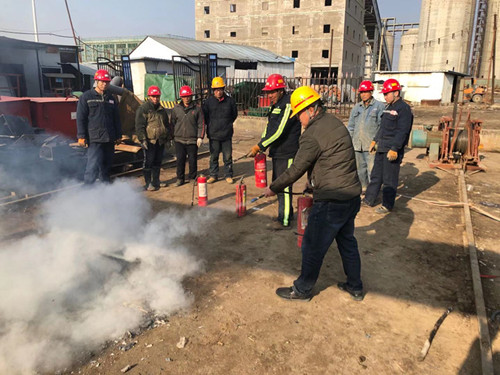 陕煤建设机电安装公司消防演练鸣警钟