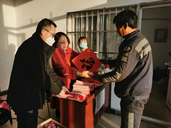 陕煤建设洗选煤运营公司澄合山阳运营项目部：迎新年 赠春联 送祝福 暖人心