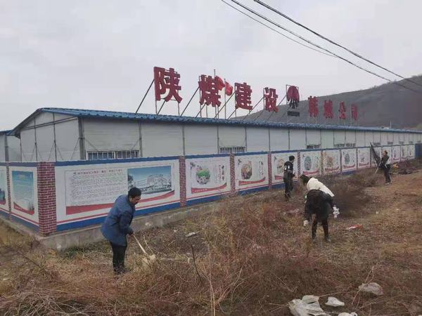 陕煤建设韩城分公司土建十二项目部：雷锋月里学雷锋 志愿服务我先行