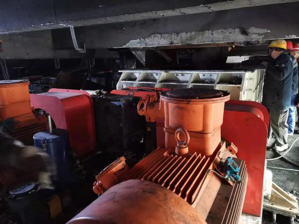 陕煤建设洗选煤运营公司第二项目部胡家河矿动筛车间精煤破碎机拆除安装工程顺利完工