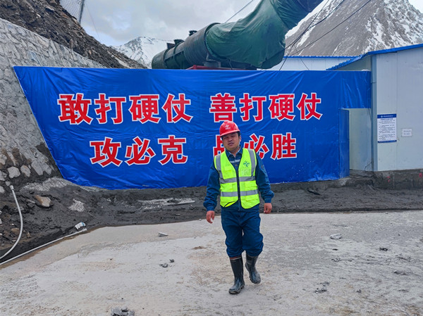 天山深处显身手 身先士卒开新局