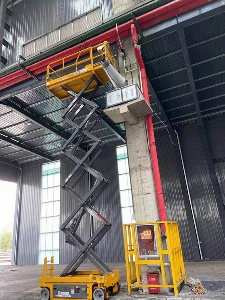 陕煤建设韩城分公司安装六项目部攻坚克难顺利完成府谷郭家湾集运站储煤棚后续工程