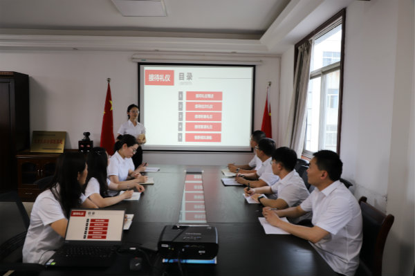 陕煤建设汉中分公司精心举办商务礼仪培训