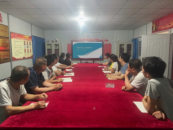 炎炎夏日送清凉 点滴关怀暖人心