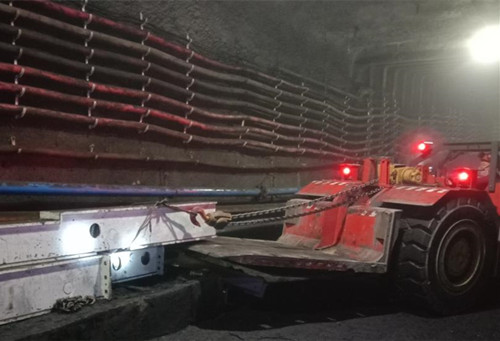 陕煤建设机电安装公司顺利完成曹家滩矿井主运顺槽机头破碎机工程