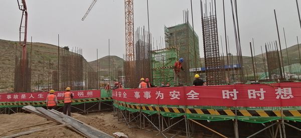 陕煤建设天工公司安装三部精煤仓工程滑模顺利开工