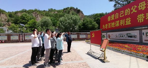 陕煤建设天工公司安装三部党支部开展“走进梁家河，接受红色教育”主题党日活动