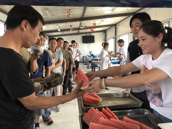 陕煤建设矿建二公司：丝丝清凉送一线句句关爱暖人心