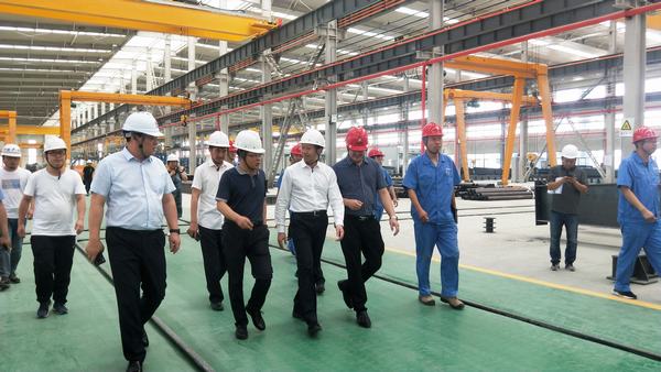 榆林市副市长陈忠莅临榆林市杭萧绿色钢结构产业制造基地项目调研指导工作