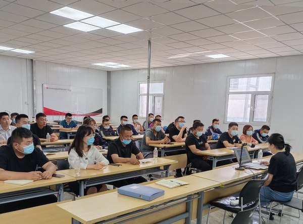 陕煤建设洗选煤运营公司:培训学习“置顶” 服务套餐“上门” 精准帮扶”脱贫“