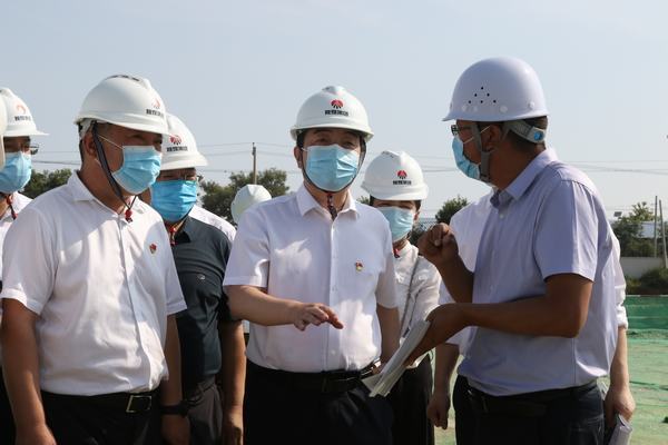 韩城市市长亢振峰一行深入陕煤建设承建的黄河国际汽车博览园项目检查指导工作