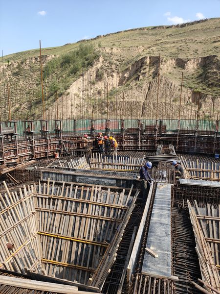 陕煤建设天工公司安装三部提速精煤仓工程施工效果显著