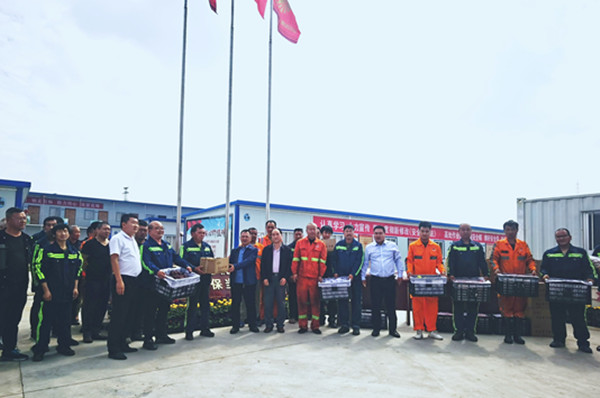 送温暖  鼓干劲  暖人心