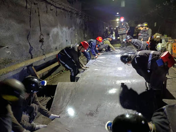 陕煤建设澄合分公司第三安装队打赢孟村矿试运行皮带安装“攻坚战”