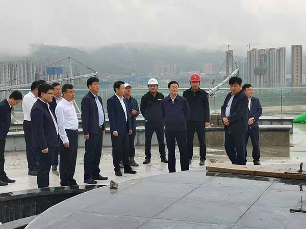 彬州市委书记王宏志、市长陈加宝一行莅临银西高铁彬州站前广场项目检查指导工作