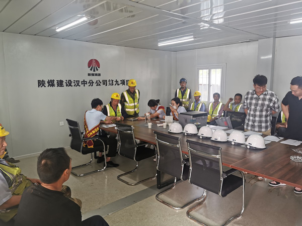 陕煤建设汉中分公司为农民工办实事 解“薪”愁