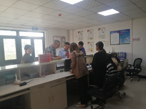 建设集团大秦置业公司:稀罕事!物业给业主发福利了