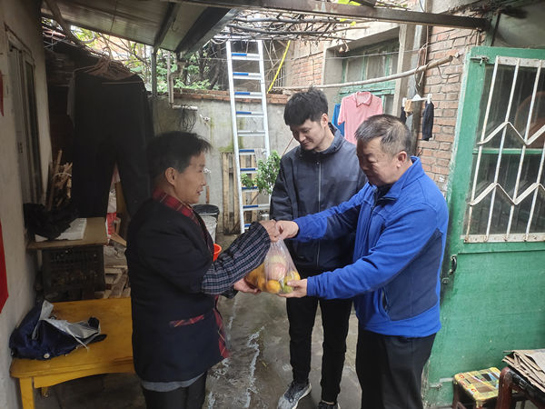 情暖重阳节 浓浓敬老情