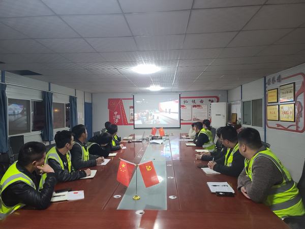 陕煤建设铜煤公司基层各党支部组织党员观看《党课开讲啦》