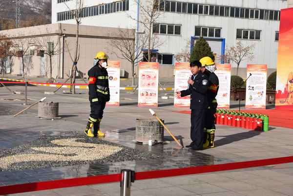 陕煤建设煤矿运营服务分公司:消防“实战”演练 增强应急能力