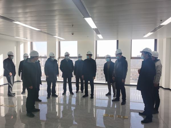 榆林市副市长陈忠一行莅临陕煤建设榆林公司高级人才创业活动中心改造工程项目调研指导工作