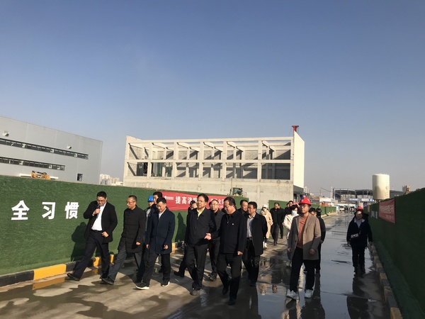 陕西省政协副主席杨冠军一行深入陕煤建设天工公司承建的3万吨/年矿用高分子材料示范项目调研指导工作
