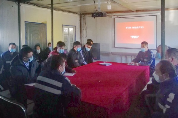 陕煤建设洗选煤运营公司第一项目部:施工现场送“清风”